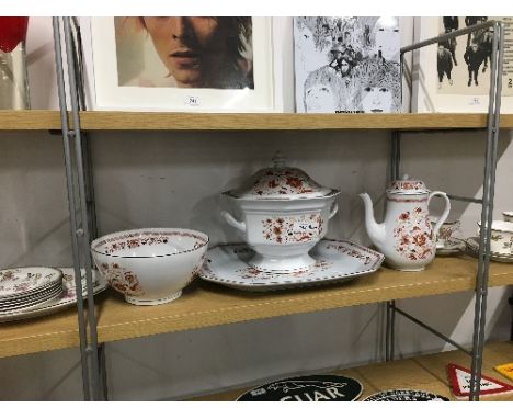 A SHELF OF WEDGWOOD CHINA INCLUDING KASHMAR