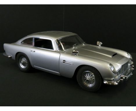 1/8 Scale James Bond Aston Martin DB5 kit built diecast model, produced by Eaglemoss for home assembly from magazines.  compl