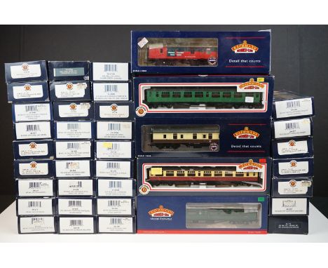 39 Boxed Bachmann OO gauge items of rolling stock to include 39270 BR MK1 NOX GUV Rail Express Systems, 39280 BR MK 1 FK Pull