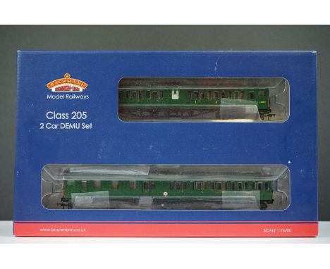 Boxed Bachmann OO gauge 31236Z Class 205 2H Thumper Two Car DMU BR green produced exclusively for Kernow Model Rail Centre