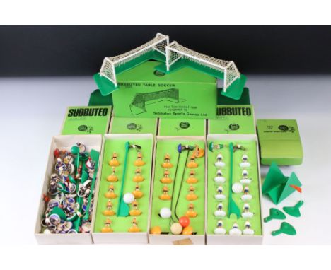 Subbuteo - Collection of HW Subbuteo to include Wolves &amp; Wolves plus various additonal players contained with a total of 