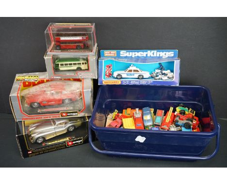 Collection of boxed &amp; unboxed diecast models to include 2 x boxed Burago, 2 xcased Corgi Original Omnibus, boxed Matchbox