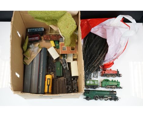 Quantity of OO gauge model railway to include 3 x locomotives featuring Hornby Iron Duke, Hornby Bulldog and Hornby Roger, 9 