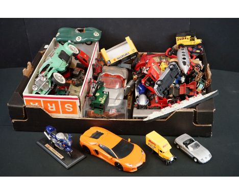 40 mostly diecast models to include Dinky, Maisto, Rio, NewRay, Matchbox, Politoys, Triang and Lledo, featuring Triang M 705 