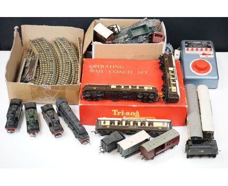 Quantity of OO gauge model railway to include 3 x locomotives, 11 x items of rolling stock, track, boxed Triang Operating Roy