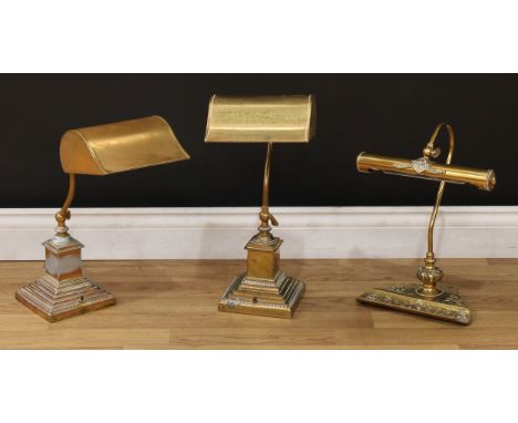 A brass swan neck banker's desk lamp, 38cm high; a pair, similar (3) 