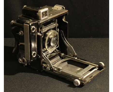 Cameras - a Speed Graphic plate camera with Zeiss Ikon Compur lens, Kalart Synchronized Range Finder, with Graflex viewer, Ro