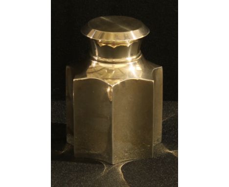 A George V silver star shaped tea caddy, push on ogee cover, 11cm, London 1927, 161.8g 