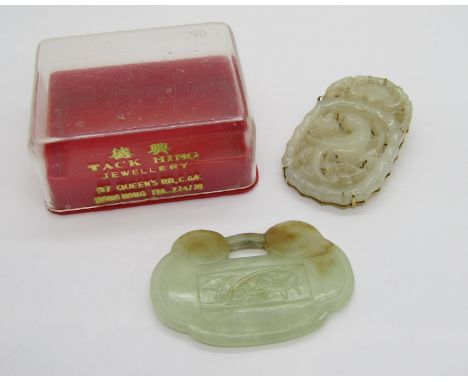 14k carved jade panel brooch depicting an exotic bird amidst foliage, stamped 'T.H. 585 14K' to reverse, 17.8g, with Tack Hin