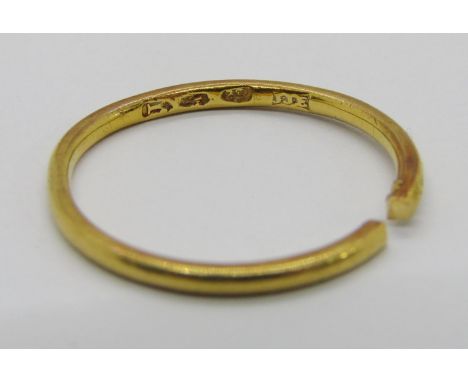 22ct wedding ring, 1.8g (cut)