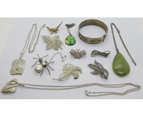 Mixed collection of vintage silver jewellery to include an adjustable bracelet, maker Ward Brothers, Chester 1943, a novelty 
