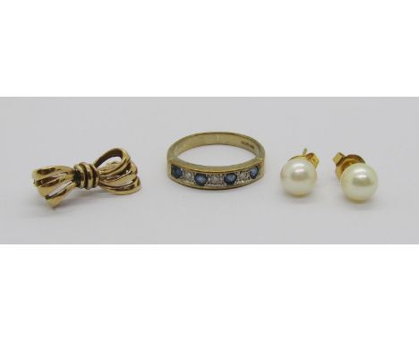 Group of 9ct jewellery comprising a sapphire and diamond seven stone ring, a 9ct hinged bow clasp and a pair of 9ct pearl stu