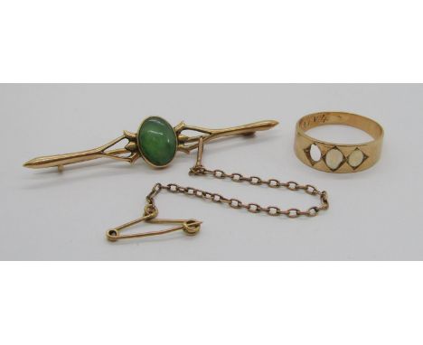 Chinese 18k jade bar brooch, possibly by Wing Nam, 4.3g, together with a 14k opal ring with Netherlands oak leaf stamp to ext
