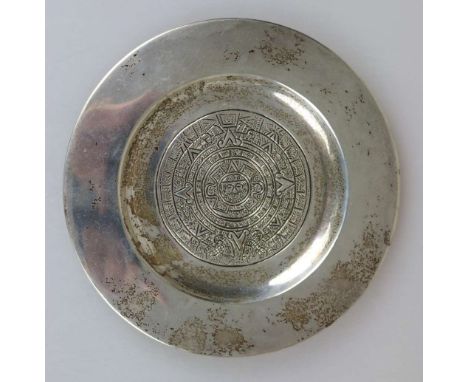 Kleiner Teller, 925er Silber, R. Rodriguez, Mexiko, 20. Jh., flach gemuldete Form mit breiter Fahne, im Spiegel Medaillon mit