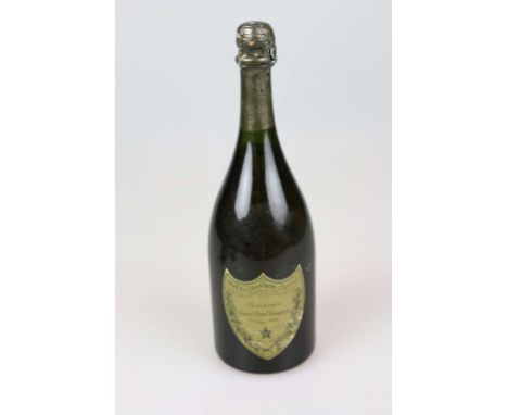 Champagner: Cuvée Dom Pérignon Vintage 1969, Flasche 77 cl, guter Füllstand. Etikett vollständig mit leichten Alters- und Lag