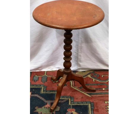A Victorian mahogany lamp table with circular top, bobbin column and tripod support, D: 45 cm, H: 69 cm, early repair to base