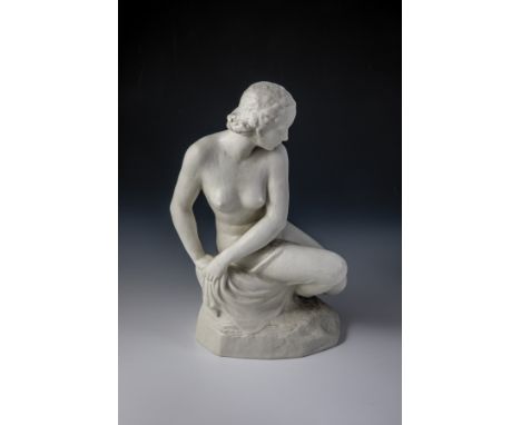 Sitzendes Mädchen Rudolf Kaesbach (Entwurf), Rosenthal, 1937 Biskuit. Grüner Manufakturstempel. Auf dem Sockel bez.: R. KAESB