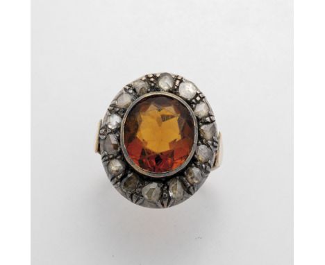 Bischofsring mit Citrin und Diamanten Erste Hälfte 19. Jh. Gelbgold und Silber. Bedeutender Bischofs-Ring, mittig antik-oval 
