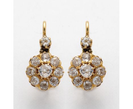 Diamant-Ohrhänger um 1890-1910 585-er Rotgold ca. 4,1 g. Scharnierte Bügelbrisur mit Altschliff-Diamant. Darunter bewegliche 