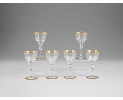 6 Likörgläser Daum Frères, Nancy, um 1920 Farbloses, optisch geripptes Glas mit schmalem Schaft und rundem Stand. Goldrand. H