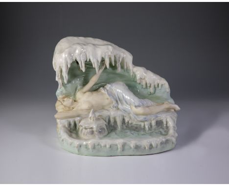 Halbnacktes Mädchen in Eisgrotte  (Lampe) Friedrich Goldscheider, Wien, um 1900 Steingut, bunte Unterglasurbemalung. Restauri