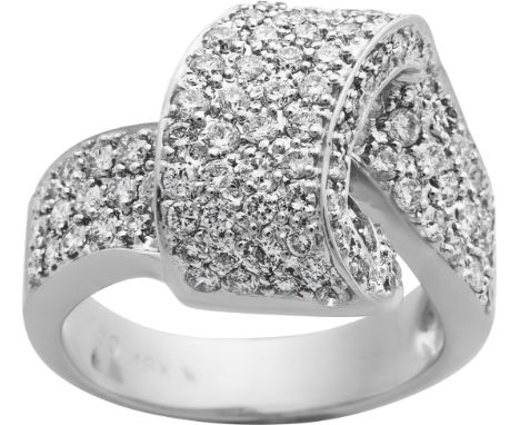 Brillantring 750-er Weißgold, ca. 9,0 g. Eleganter Ring, breite Ringschiene schauseitig schleifenförmig geschwungen mit insge