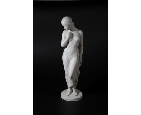 Stehender Mädchenhalbakt Rudolf Kaesbach (Entwurf), Rosenthal, um 1936 Biskuit. Bez.: R. KAESBACH (geritzt), grüner Manufaktu