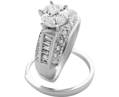 'Lovecut'' Diamantring und Vorsteckring 585-er Weißgold, ca. 7,8 g. Zentrale Chaton-Fassung mit drei Triangel-Schliff-Diamant