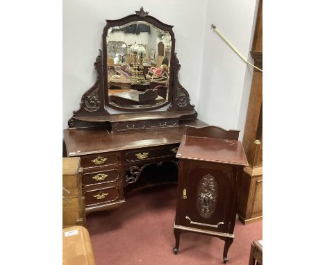 An Early XX Century Mahogany Dressing Table, with central mirror, shaped mirror supports with 'C' scroll decoration, two jewe