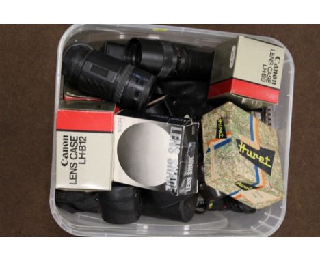 A QUANTITY OF VARIOUS LENSES AND CASES BY CANON, MINOLTA, YASHICA, SOLIGER, COBRA, PRAKTICA ETC