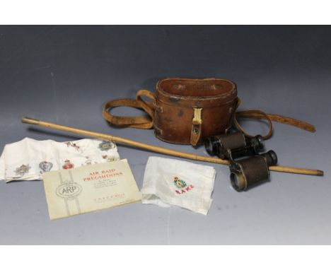 A QUANTITY OF MILITARY INTEREST ITEMS, to include a set of 1915 dated 'Ross London' MKII binoculars in leather case (The case