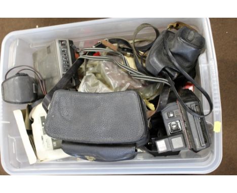 A QUANTITY OF VARIOUS CAMERAS (SOME IN CASES) to include Miranda, Poloroid, Minolta, Tashica etc.