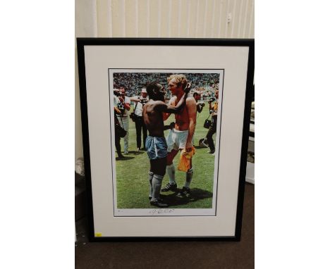 FOOTBALL - A FRAMED PELE AND BOBBY MOORE LIMITED EDITION COLOURED PRINT SIGNED BY PELE, No 122/650, glazed, certificate of au