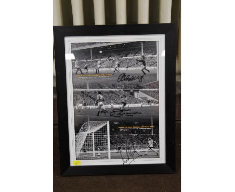 WOLVERHAMPTON WANDERERS - A FRAMED BLACK AND WHITE SIGNED PRINT CELEBRATING THE 1974 LEAGUE CUP FINAL AND THE 1980 LEAGUE CUP