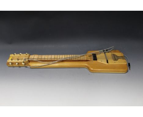A VINTAGE ELECTRIC HAWAIIAN GUITAR, L 96 cm