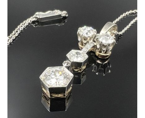 Kette mit Anhänger 585 Weißgold und Gelbgold. Diamantbesatz. Art déco.Circa 5,8 Gramm Gesamtgewicht. Anhänger circa 25 mm x 1