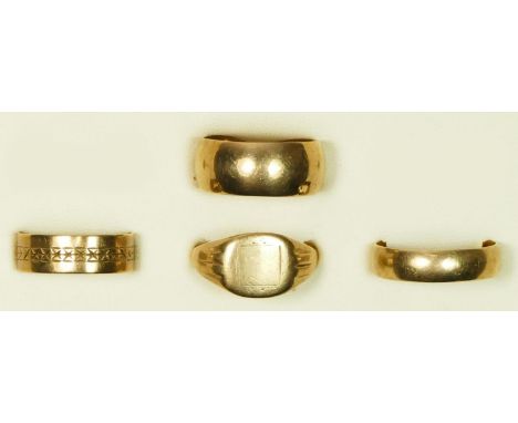Three 9ct gold wedding bands and a 9ct gold signet ring, 18.6gm 