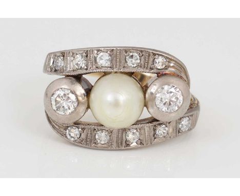 Ring mit Perle und Diamanten, um 1930 585er Gelbgold und Weißgold, wohl um 1930, Diamanten und mittig eine cremefarbene Perle