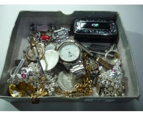 A MIXED LOT, to include snuff box, watch, costume jewellery etc