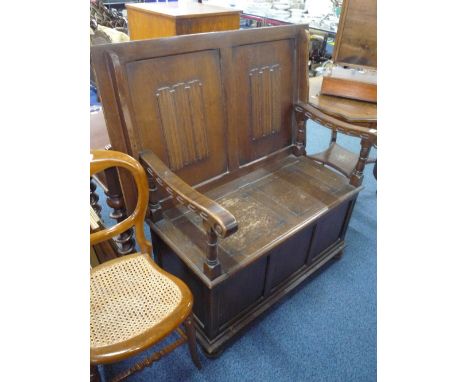 AN OAK LINENFOLD MONKS BENCH (SD)