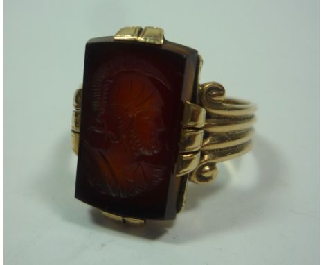 A VICTORIAN GENTS 9CT GOLD INTAGLIO RING, (size T)