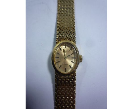 A 9CT GOLD ROTARY LADIES WRISTWATCH