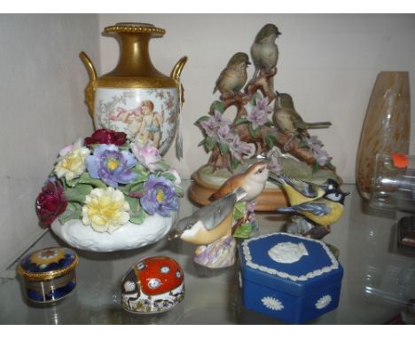 TEN VARIOUS ORNAMENTS, to include Wedgwood twin handled vase (sd), Royal Crown Derby Ladybird paperweight, Worcester birds (s