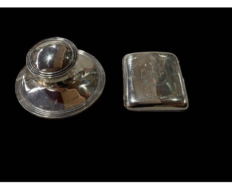 Silver capstan inkwell and silver cigarette case (2).