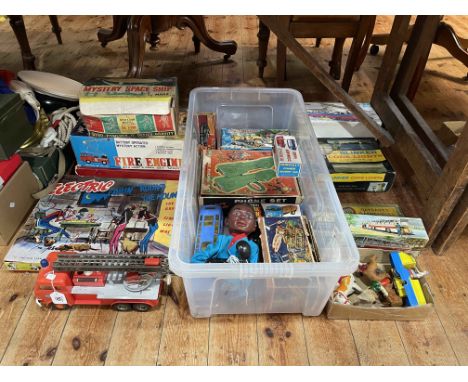 Quantity of vintage clockwork and battery operated toy models, games, etc.