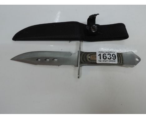 New Hunting/Fishing Knife in Case 