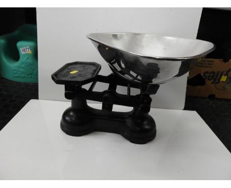 Avery Scales 