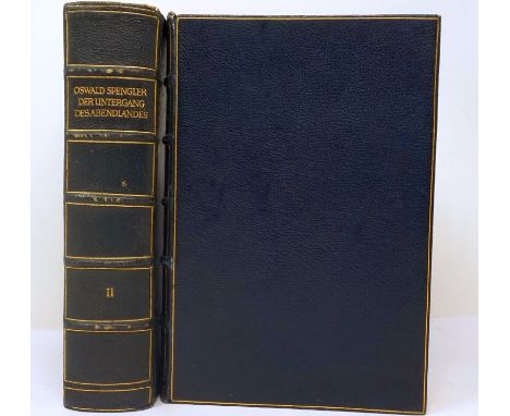 Spengler, Oswald. Der Untergang des Abendlandes. Umrisse einer Morphologie der Weltgeschichte. 2 Bände. XV, 557 S., 1 Bl.; VI