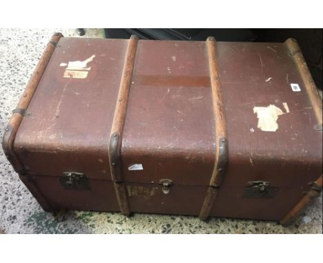 LARGE VINTAGE TRUNK 