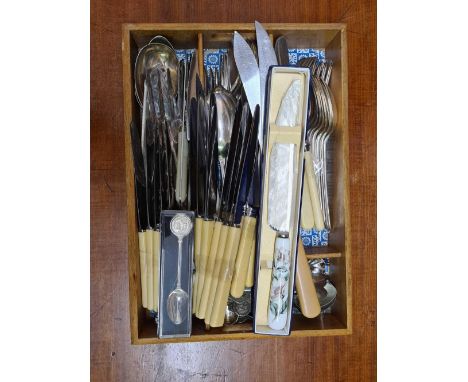 CARTON OF VARIOUS VINTAGE CUTLERY